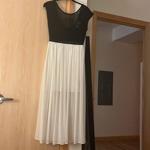 Beautiful black and white dress!